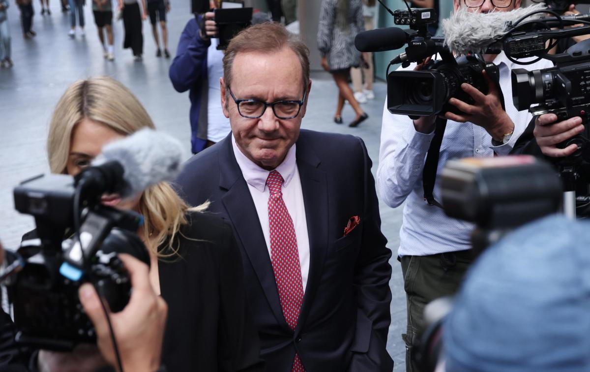 Londra, Kevin Spacey assolto dalle accuse di molestie sessuali su 4…