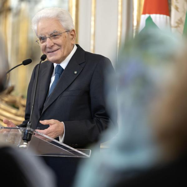 Cosa pensa Mattarella della pace? Dopo il discorso all’Onu, il Capo dello Stato ne ha parlato oggi agli Alfieri della Repubblica: “Si costruisce tutti i giorni con la solidarietà”