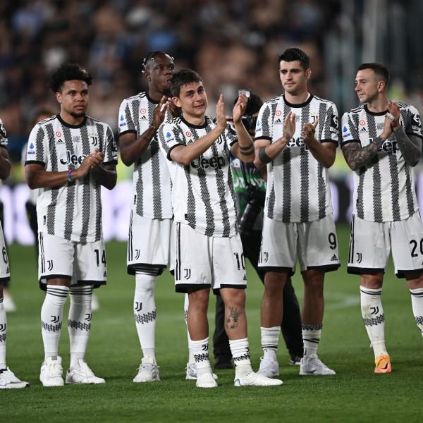 Dybala in lacrime, tifosi Juve fischiano Agnelli. Gli scenari sul futuro