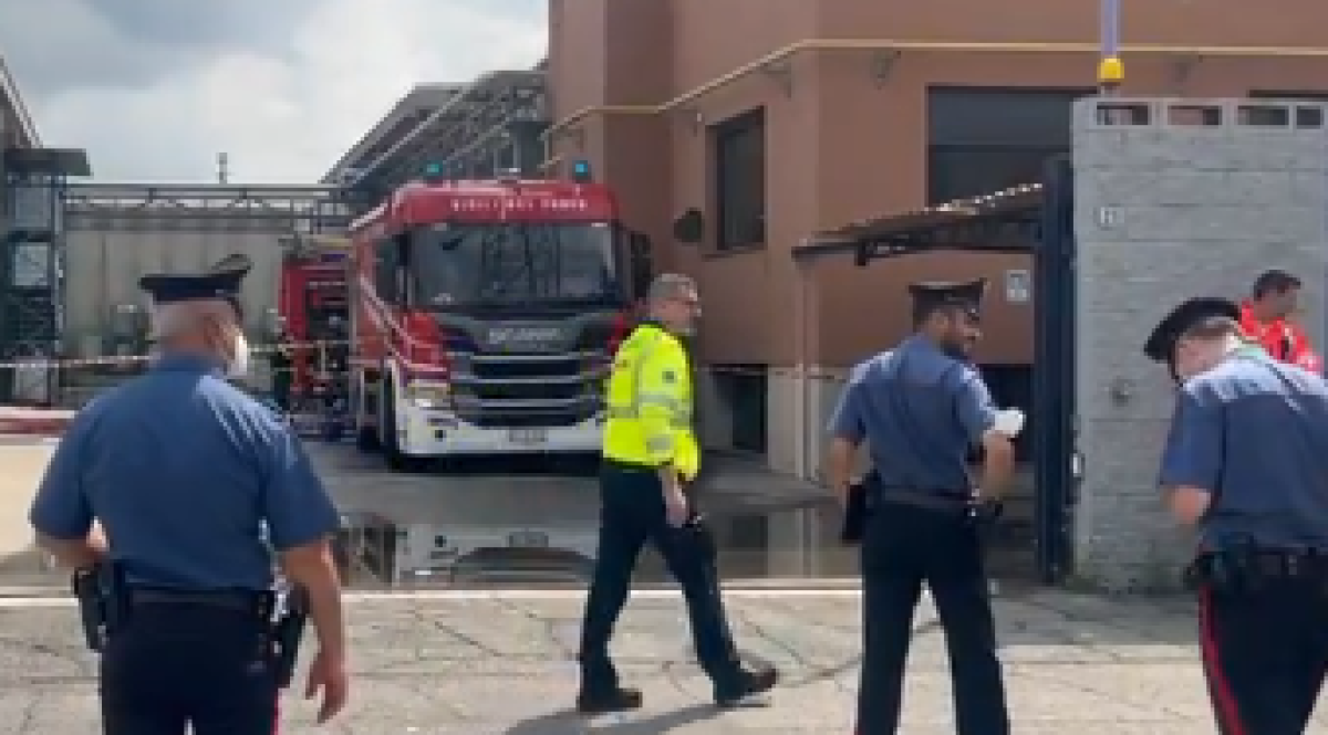 Tragedia a Monza, devastante esplosione in un’azienda di vernici a Brugherio: morto un operaio di 24 anni | FOTO e VIDEO