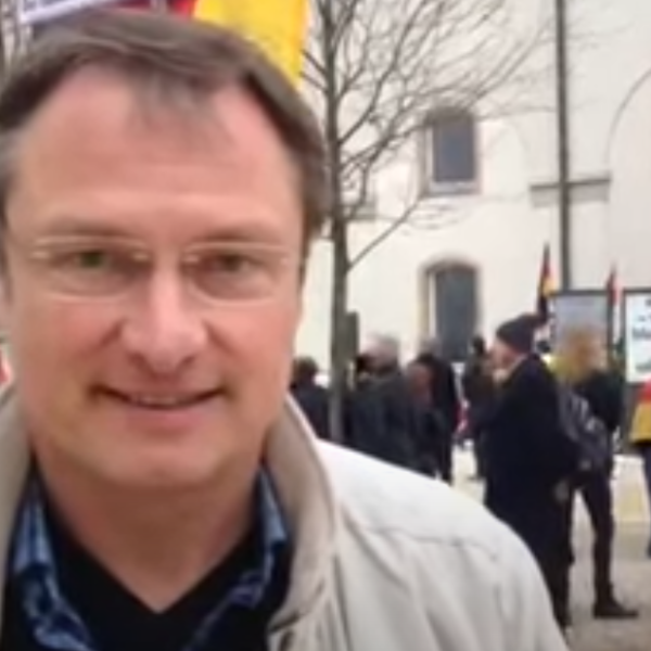 Chi è Michael Stürzenberger, attivista di estrema destra ferito nell’attacco durante la manifestazione anti-Islam a Mannheim