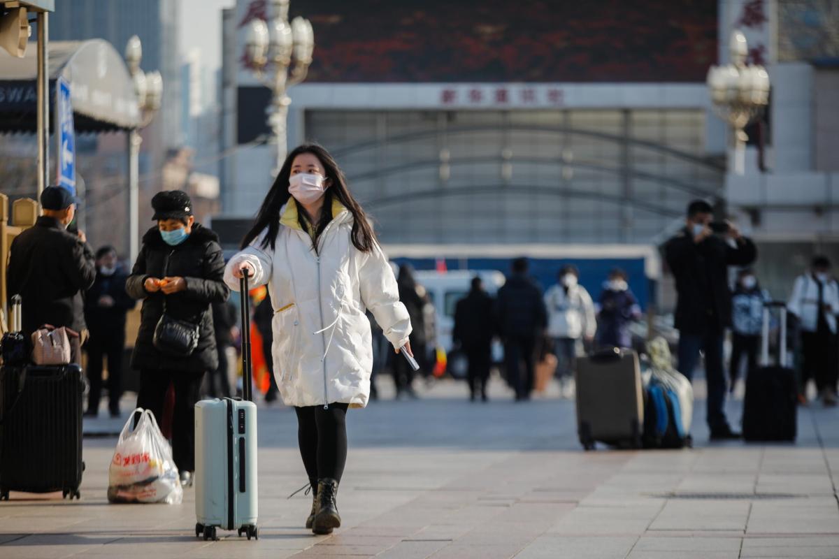 Covid, la Cina riapre al mondo: sì ai visti per i visitatori strani…