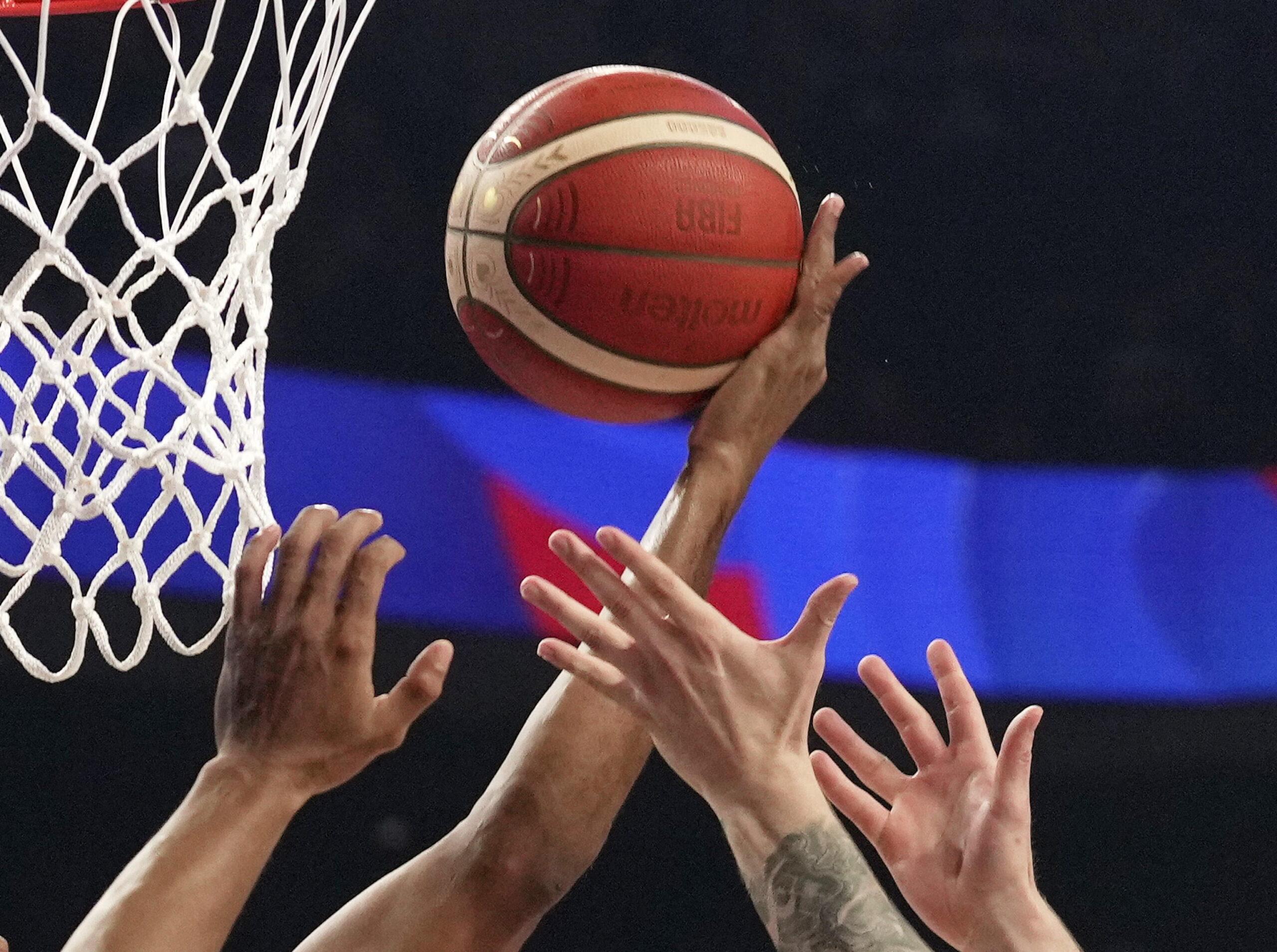 Basket Serie A2, Fortitudo Bologna vince il derby contro Cento: la cronaca del match