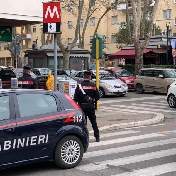 Blitz all’ex hotel Cinecittà a Roma: avviato lo sgombero dopo l’accoltellamento di un 47enne