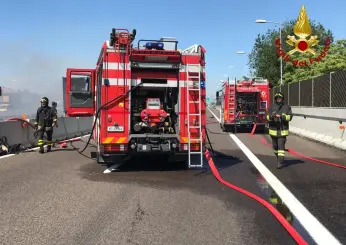 Puglia, bisarca prende fuoco sull’A14: riaperta l’autostrada