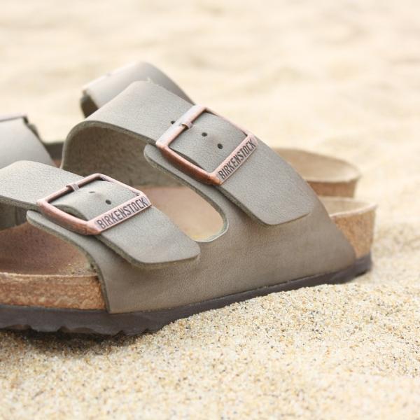 Come abbinare le Birkenstock da donna: come vanno portate e quali colori comprare