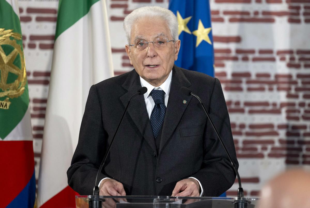 Mattarella, su X impazza l’hashtag #NonèIlMioPresidente: cosa sta succedendo | FOTO