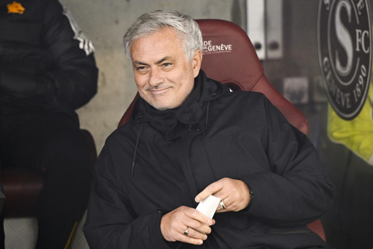 Mourinho pronto al ritorno in panchina: c’è il Fenerbahce nel futuro