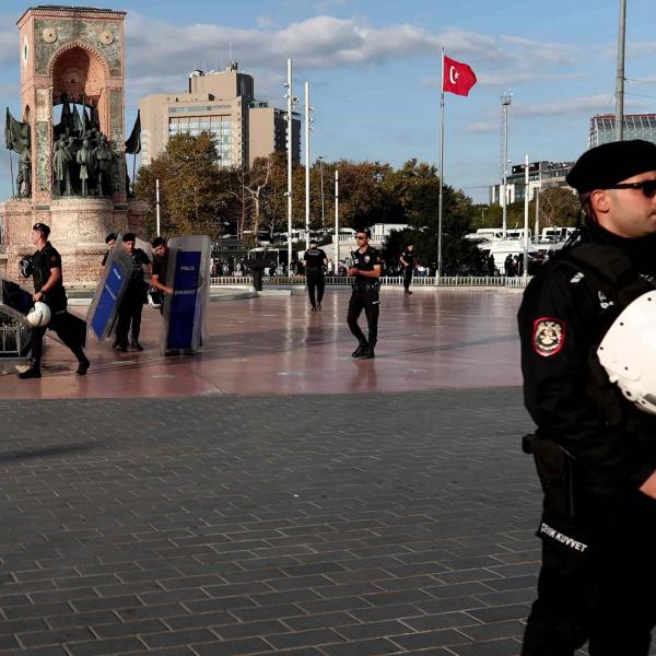 Turchia, forte esplosione nel centro di Istanbul: 6 morti e 53 feri…