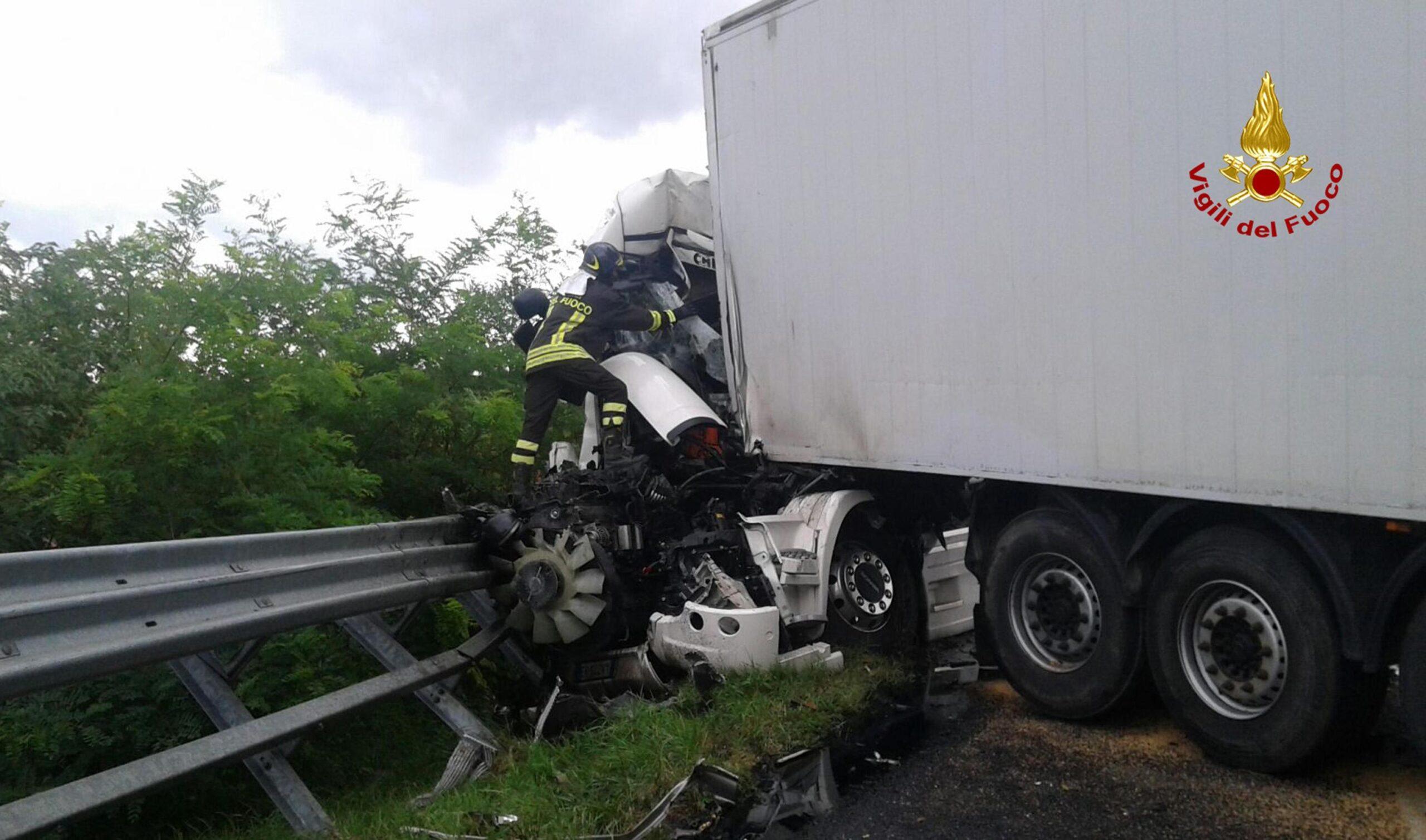 Incidente in A4 oggi 7 settembre 2023: scontro tra camion tra Cessalto e San Stino di Livenza, un ferito grave. Traffico in tilt