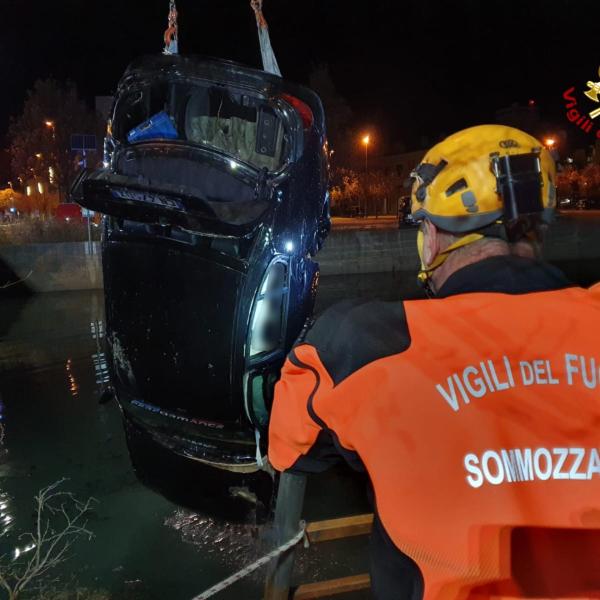 Alessandria, auto precipita dal ponte Tiziano: chi è l’uomo morto nell’incidente? Ferita gravemente una donna