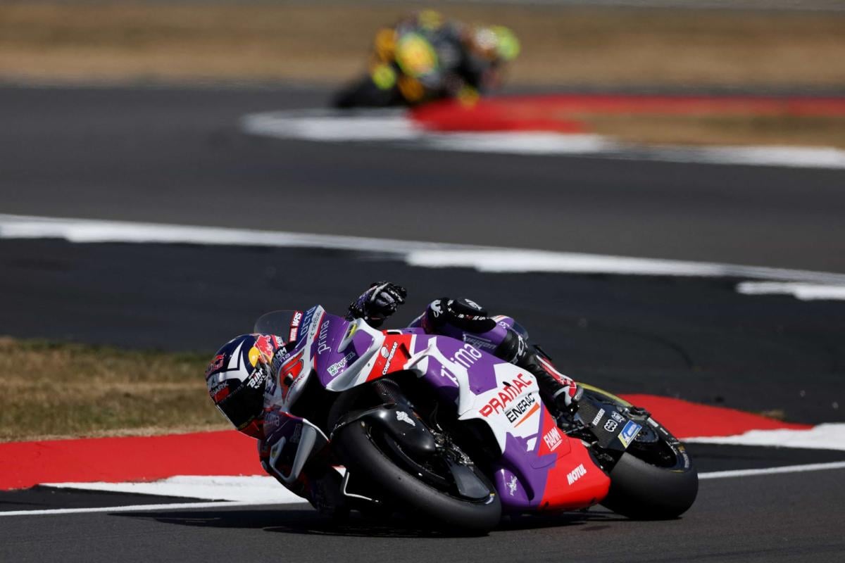 MotoGP, Johann Zarco firma la pole nelle qualifiche di Silverstone