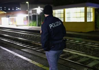 Teramo, attraversa i binari per non perdere il treno: travolta e uccisa da un convoglio merci