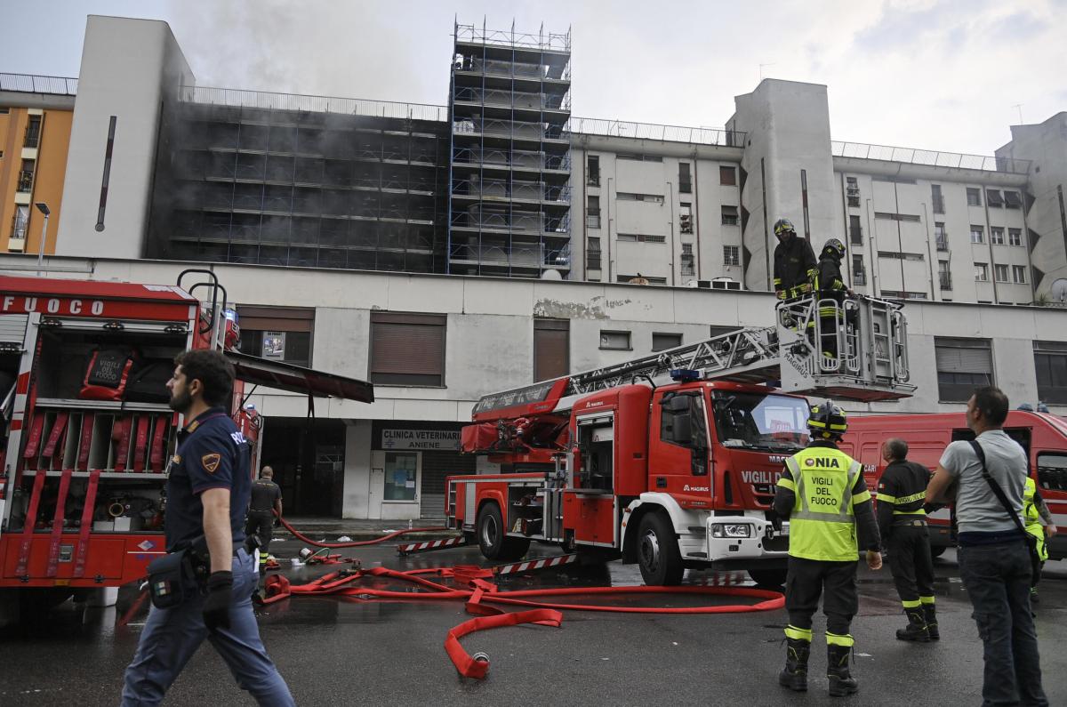 Roma, incendio a piazzale Clodio, in fiamme l’archivio del tribunal…