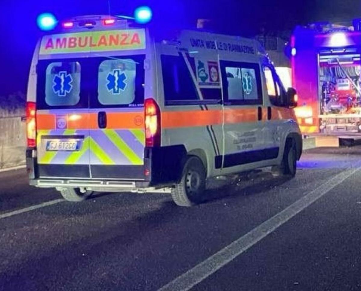 Varese, 50enne si da fuoco di fronte a casa sua a Golasecca: è in gravi condizioni