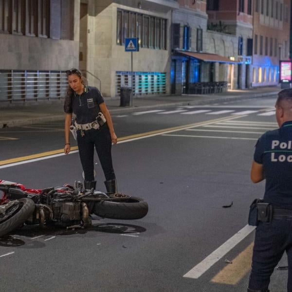 Milano, incidente a Rho: auto contro moto, morto un centauro di 20 anni