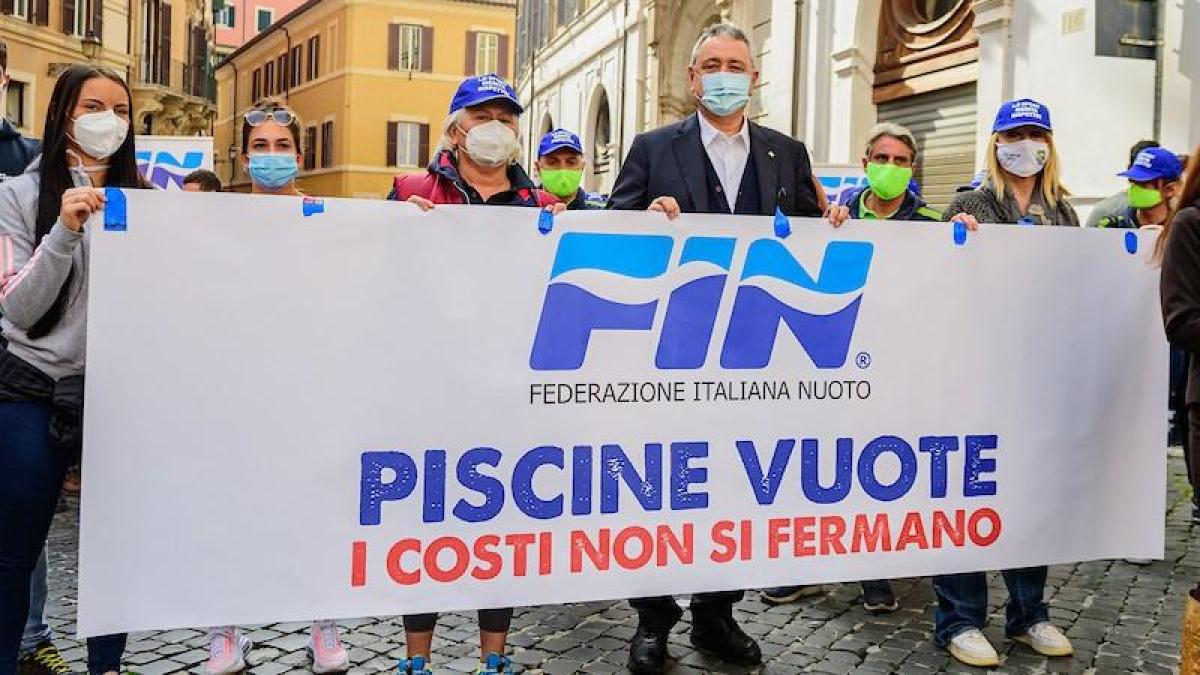 Domani piscine chiuse, la protesta della FIN