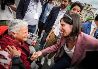 Duello Schlein-Meloni, da Siena la segretaria Pd attacca ancora la premier: “Regina di austerità, cancella le libertà delle persone”