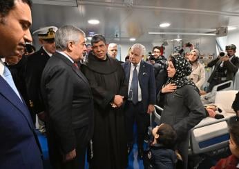 Arrivata la Nave Vulcano con i bimbi palestinesi, ad accoglierli il ministro Tajani. Crosetto: “Nuovi trasferimenti nei prossimi giorni”