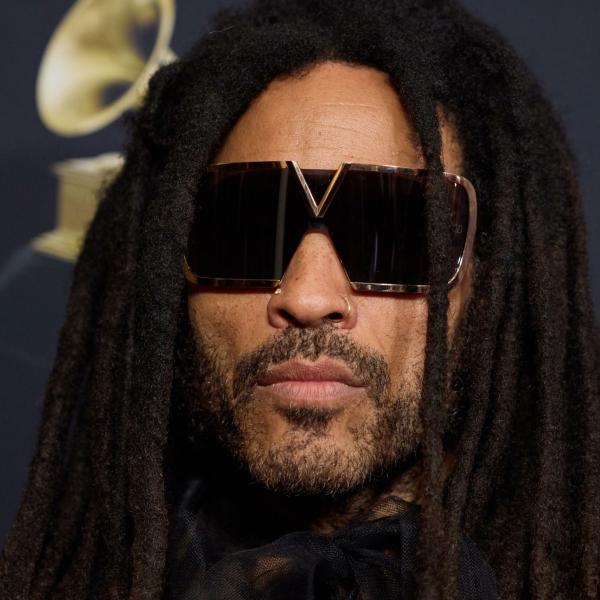 Lenny Kravitz scopre la stella sulla Walk of Fame: il discorso della figlia Zoe fa impazzire il web