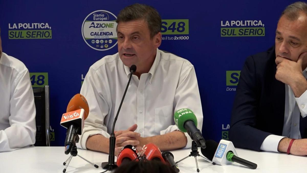 Calenda a Meloni: “Basta riforme inutili. Faccia legge bilancio seria”. Poi l’allarme: “Prevenire rischio di una crisi finanziaria”