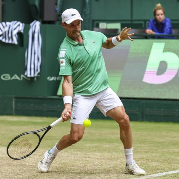 Wimbledon 2022, Bautista Agut positivo al Covid: si ritira