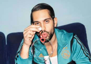 Mahmood dorme su TikTok: la diretta per annunciare “Nei letti degli altri”, il suo nuovo album dopo Sanremo?