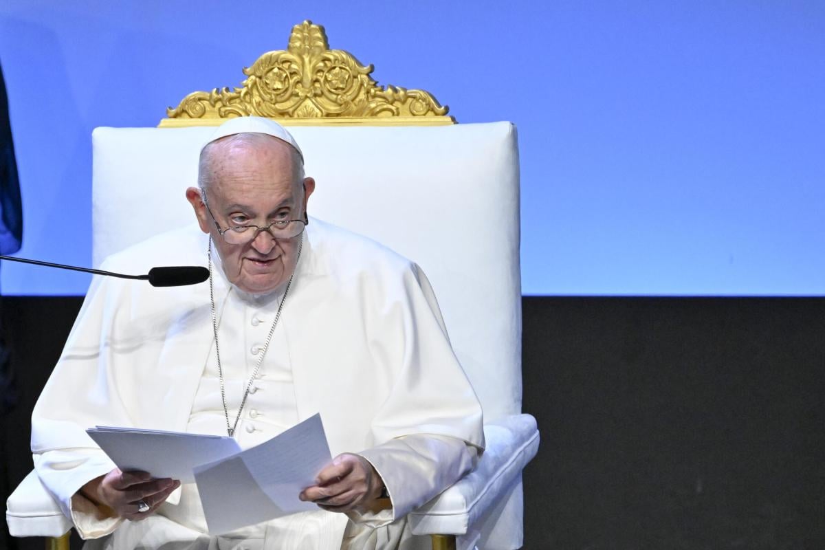 Papa Francesco: “Stiamo vivendo una guerra mondiale a pezzetti”