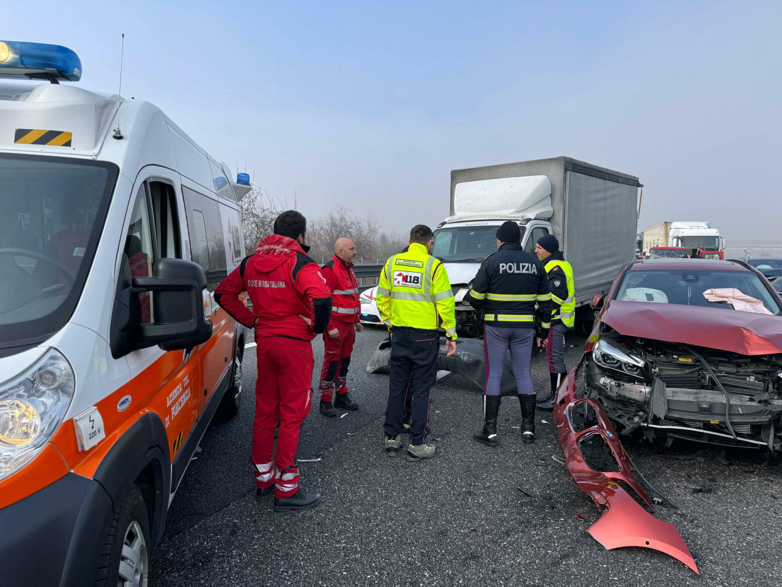 Cuneo, incidente tra Savigliano e Marene: scontro tra due auto e un camion, tre feriti