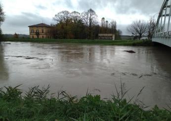 Maltempo, Emilia Romagna in ginocchio, è allerta rossa: chiusi tratti stradali e scuole 