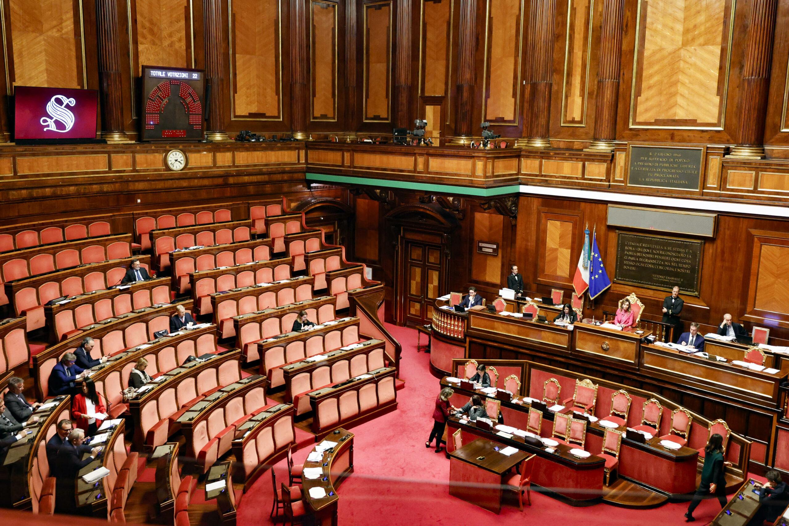 Violenza sulle donne: si impegnano tutti e poi… aula deserta in Senato. Il ddl però è legge, ok l’accordo Meloni-Schlein