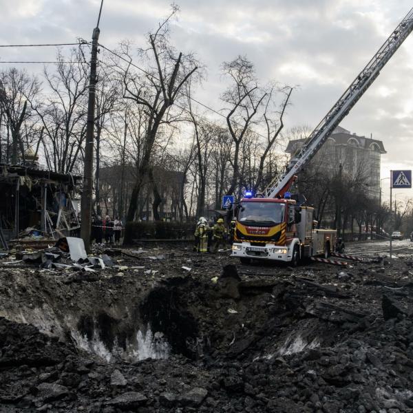 Guerra in Ucraina, Zelensky: “Ci serve il sostegno degli Usa”. Emergenza in Russia per il cedimento della diga di Orsk