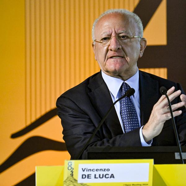 Autonomia differenziata, il Governatore De Luca: “Spacca l’Italia e privilegia i più ricchi”. Poi chiama alla battaglia i colleghi del centrodestra di Calabria e Basilicata Occhiuto e Bardi