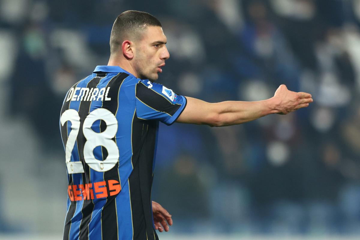 Milan, difficile per Demiral: lui vuole tornare in Italia, ma l’Al-Ahli fa muro e blocca l’affare