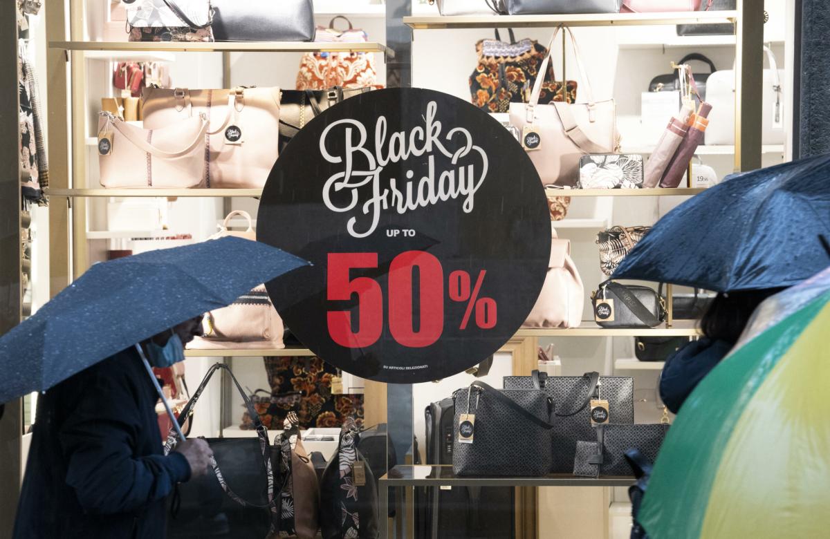 Black Friday 2023, Altroconsumo: l’85% degli italiani effettuerà al…