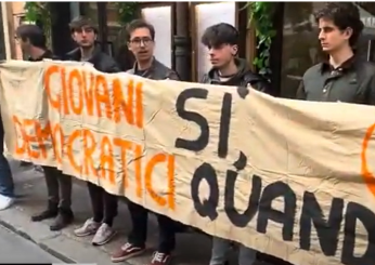 I giovani del Pd protestano al Nazareno: “Schlein ascoltaci, siamo commissariati da quattro anni”. Ma i “big” del partito non li ricevono| VIDEO