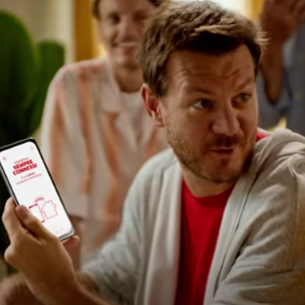 Spot Vodafone Sempre Connessi: qual è la canzone che fa da colonna sonora alla pubblicità con Alessandro Cattelan? | VIDEO