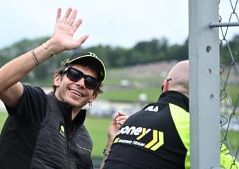 Valentino Rossi papà per la seconda volta: Francesca Sofia Novello è incinta | FOTO