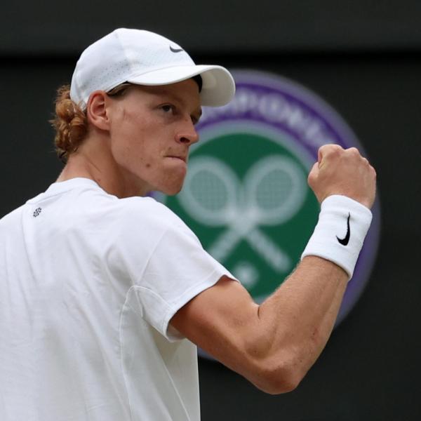 Wimbledon 2023, Jannik Sinner è perfetto: batte Safiullin e va in semifinale