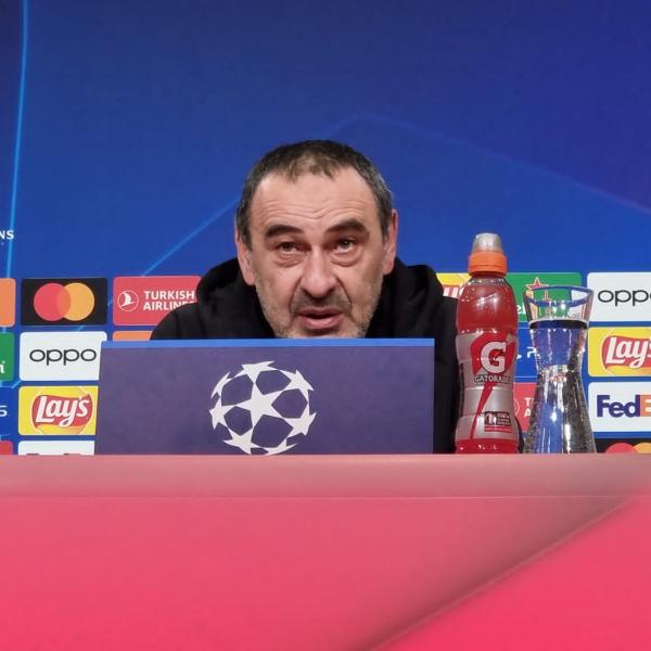 Bayern Monaco-Lazio, Sarri in conferenza stampa: “Siamo incazzati. Sappiamo che sarà difficile e che servirà coraggio”