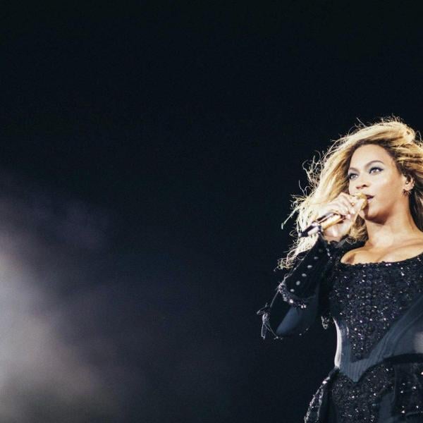 Beyoncé torna sul palco NFL per lo show di Natale: in live mondiale su Netflix