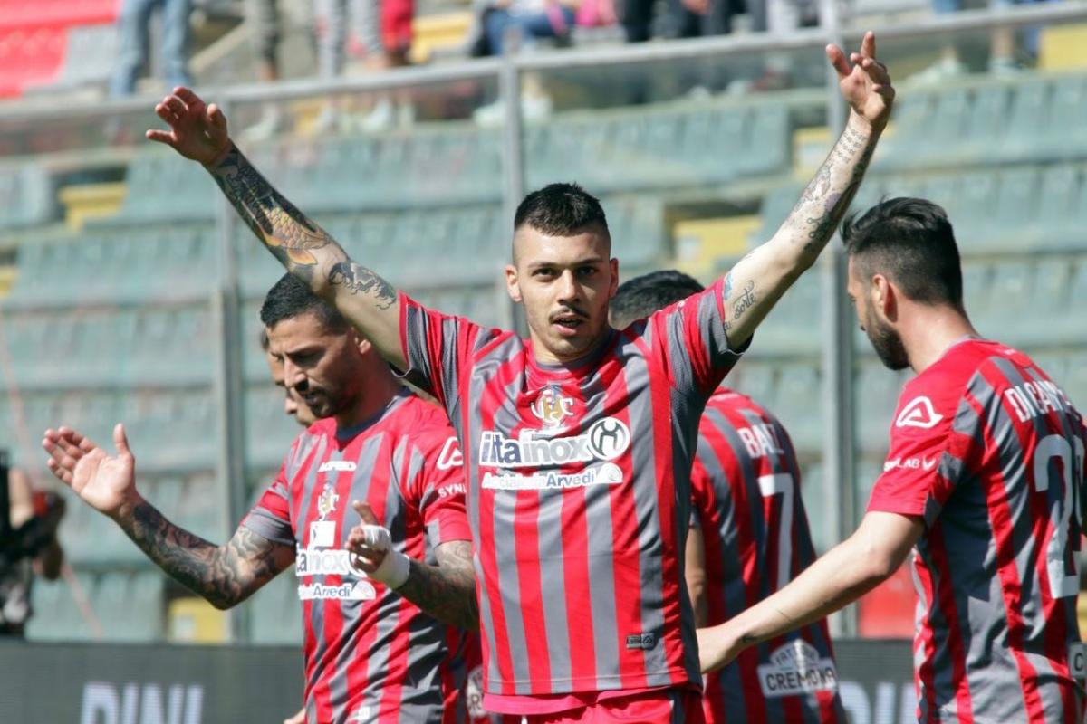 Serie B il punto Cremonese ritorno in vetta Lecce ko a Reggio Calabria