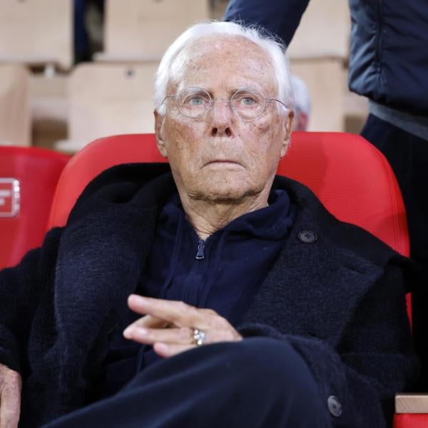 Re Giorgio Armani, 90 anni e non sentirli. Roberto Guarducci, stilista: “Ha avuto la fortuna di esprimersi in un momento storico meritocratico, favorevole”