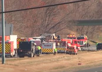 Usa, incidente in Ohio: autobus pieno di studenti viene tamponato da un camion, 6 morti e 18 feriti | VIDEO