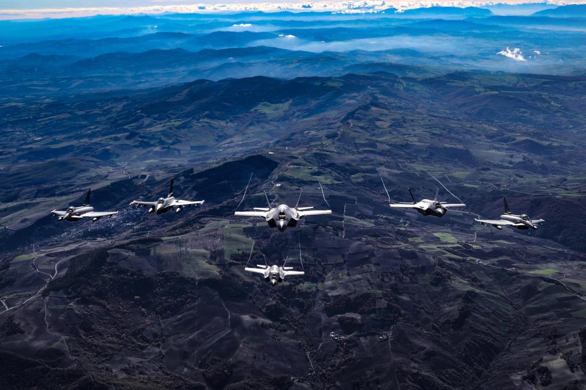 Aereo militare precipitato nei pressi dell’aeroporto di Trapani. Un…