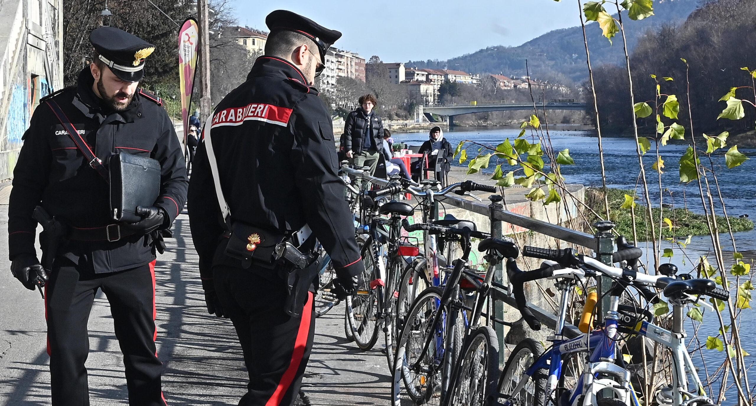 Ragazzo colpito da una bici a Torino: fermati cinque giovani, tre minorenni