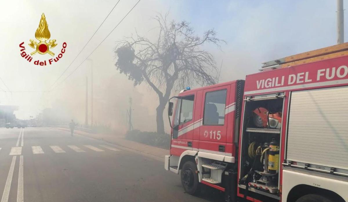 Cagliari, incendio e black-out tra Macchiareddu e Sarroch