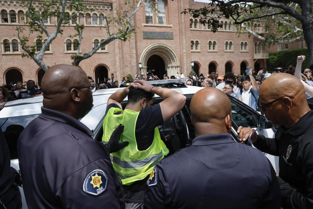 Usa, proteste pro Palestina nell’università di Los Angeles: 93 arresti