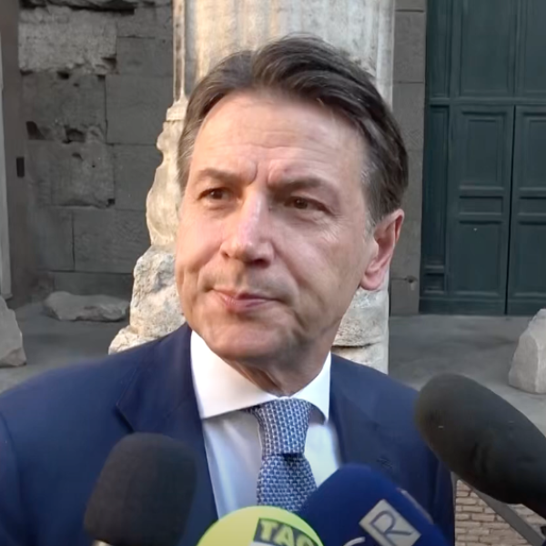 Candidatura di Ilaria Salis, Conte: “Lasciare lavorare chi ha scelto di candidarla. Aborto? No a conflitti ideologici” | VIDEO