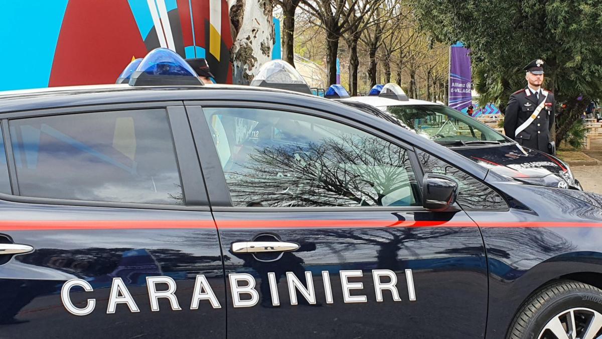 Brescia, uomo rapisce il figlio e aggredisce l’assistente sociale poi si dà alla fuga